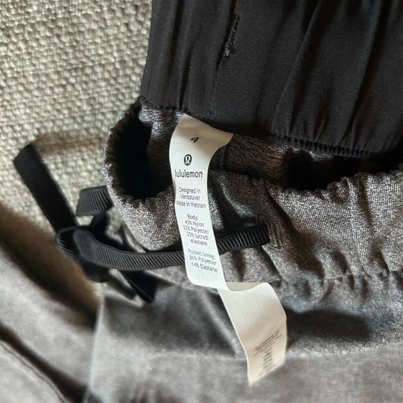 Lululemon On the Fly 7/8 black Pant 27” size 4 - Picture 3 of 3